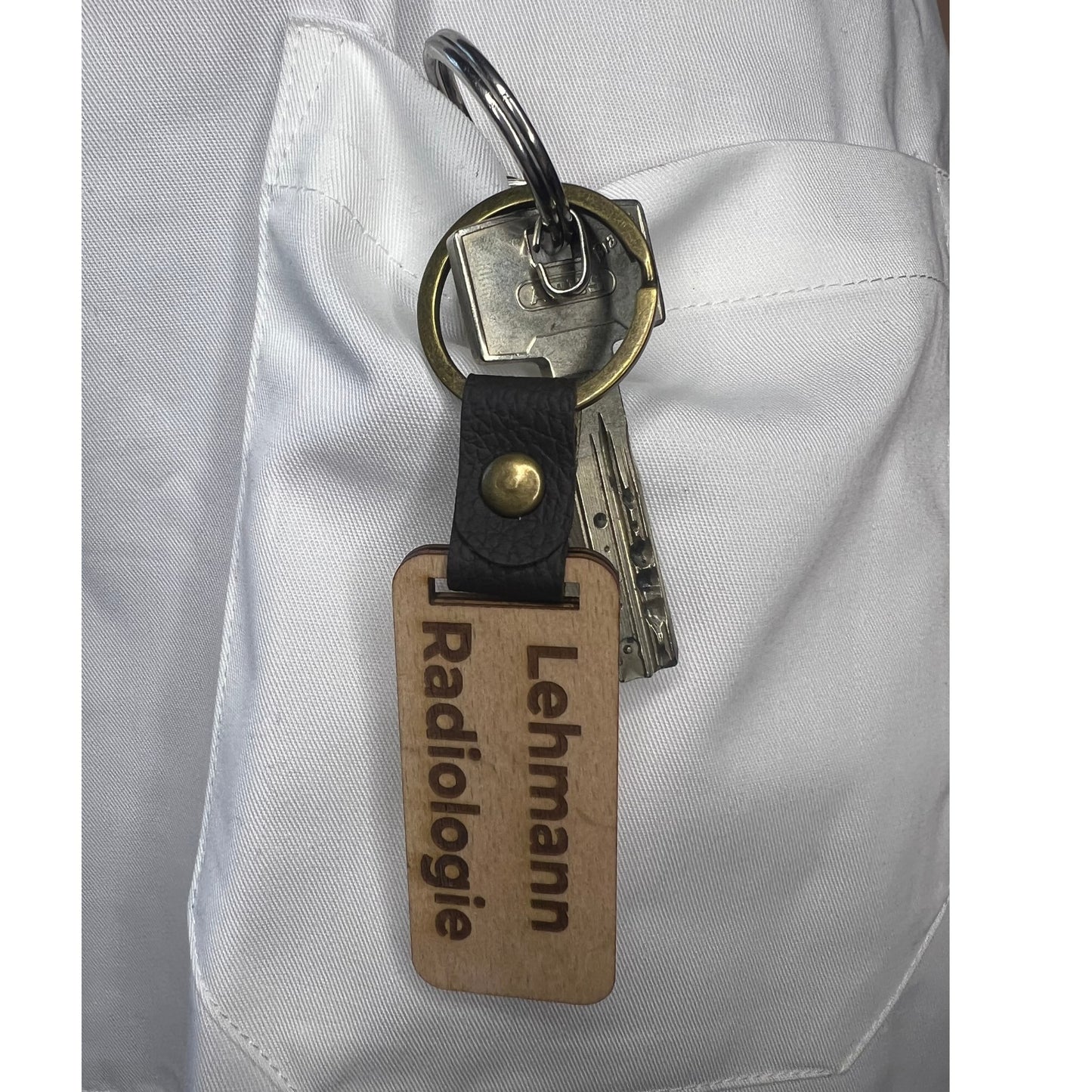 Schlüsselanhänger aus Holz - "Healthcare“ (personalisierbar)