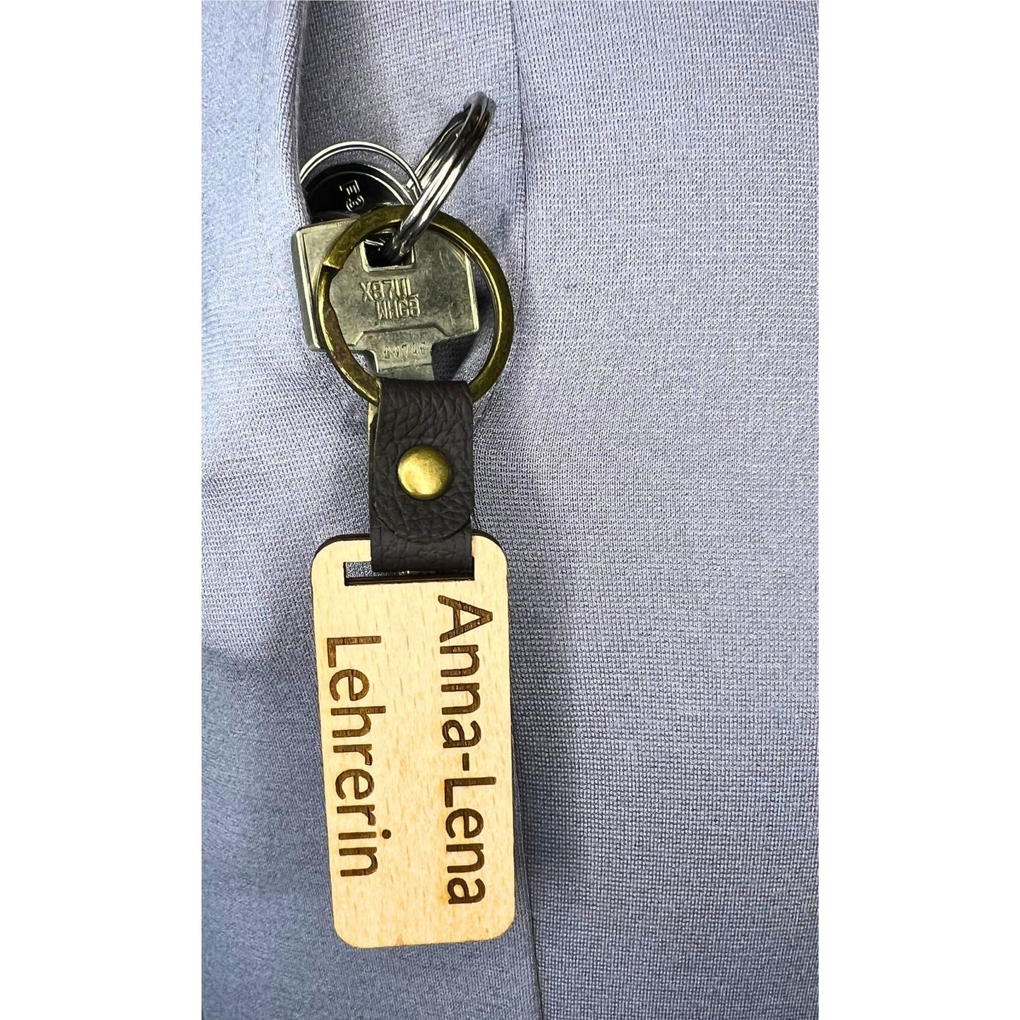 Schlüsselanhänger aus Holz - "Lehrer“ (personalisierbar)