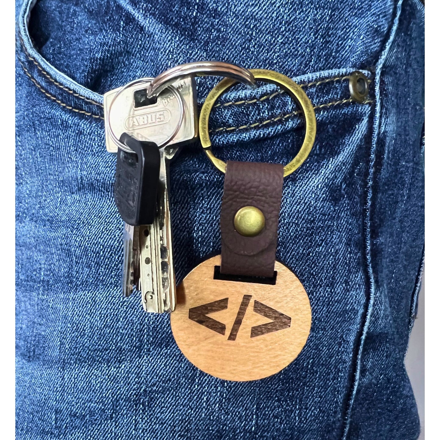 Schlüsselanhänger aus Holz – "Code"