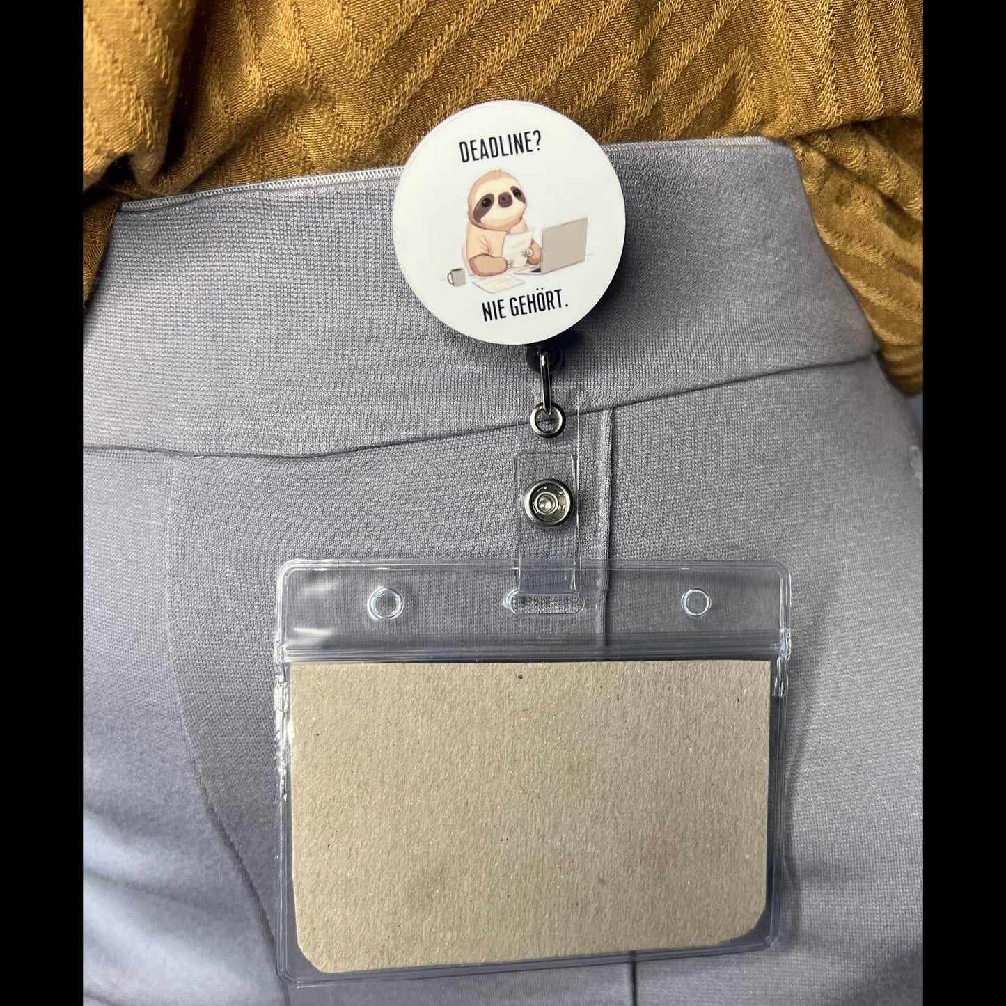 Ausweishalter Starterpack – inkl. wechselbarem Design "Deadline"