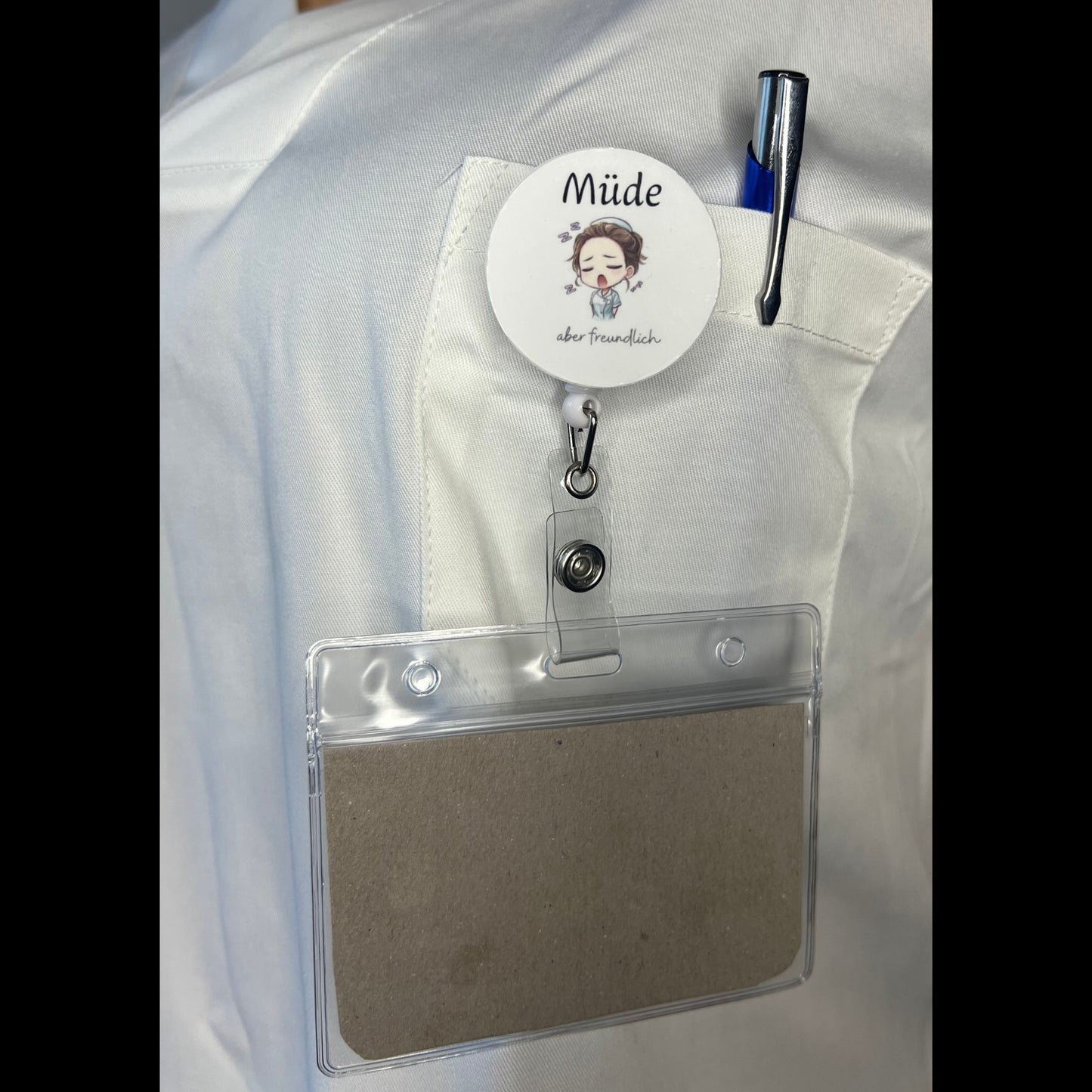 Ausweishalter Starterpack – inkl. wechselbarem Design "Müde"