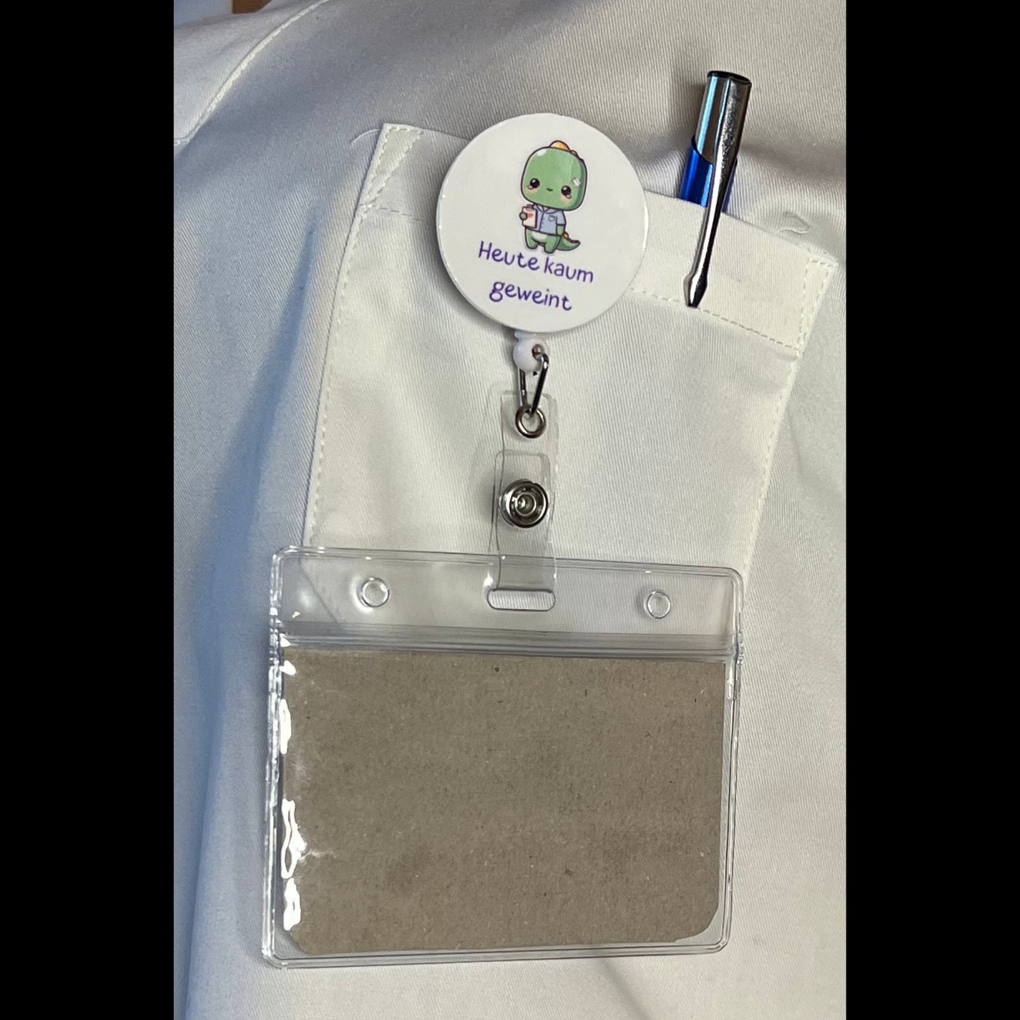 Ausweishalter Starterpack – inkl. wechselbarem Design "Kaum geweint"